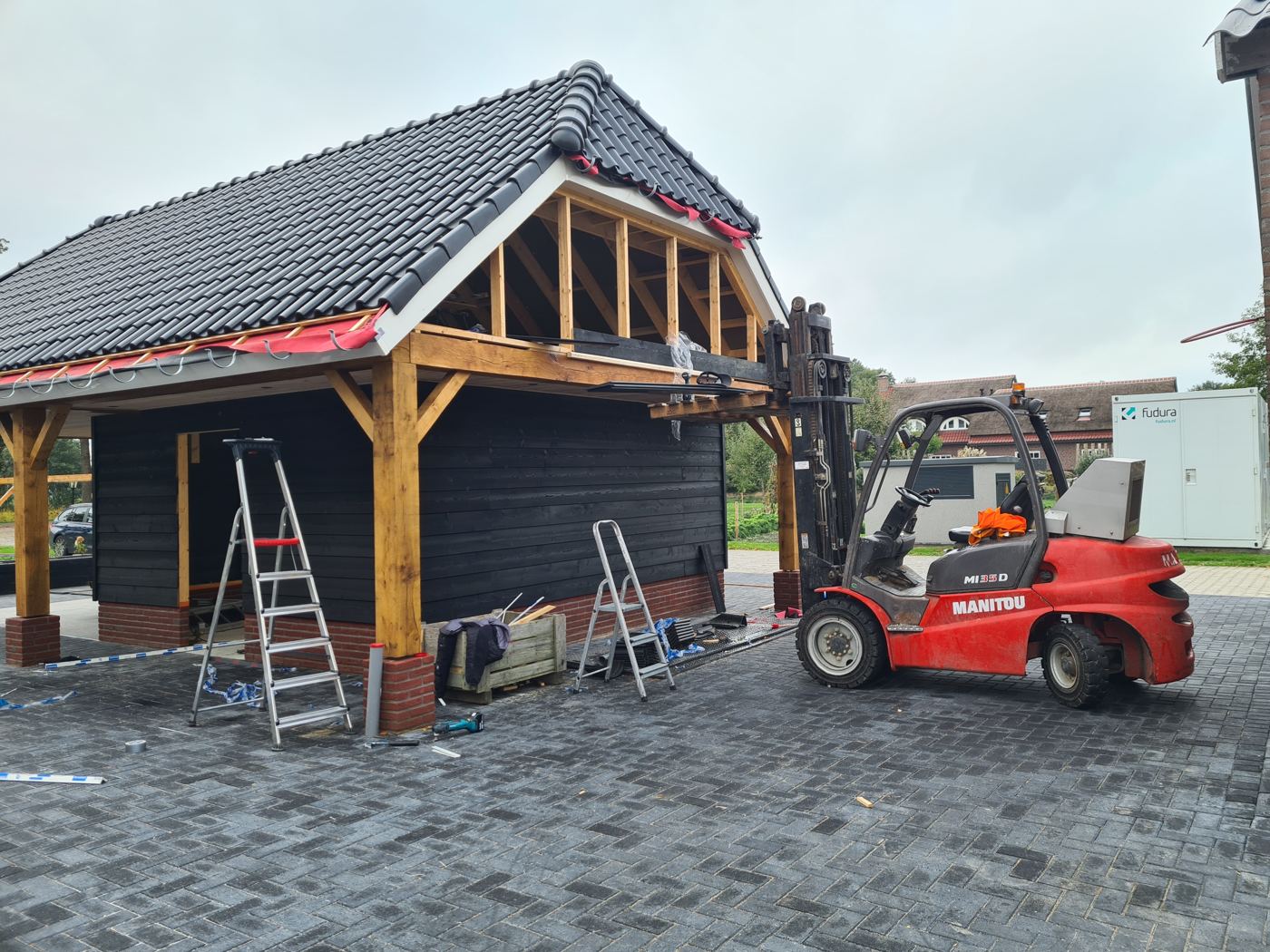 Gevel van de kopse kant wordt dichtgemaakt